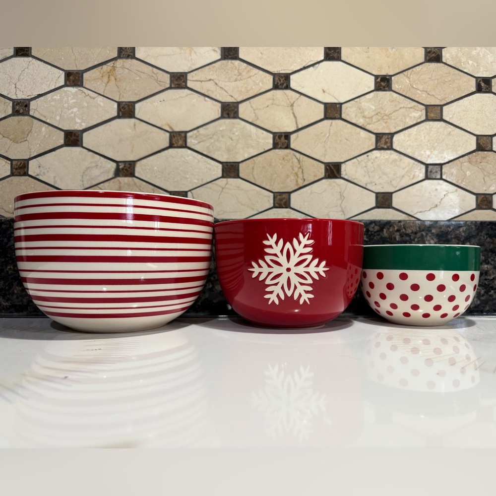 NWOT Holiday Time Festive Bowls Set